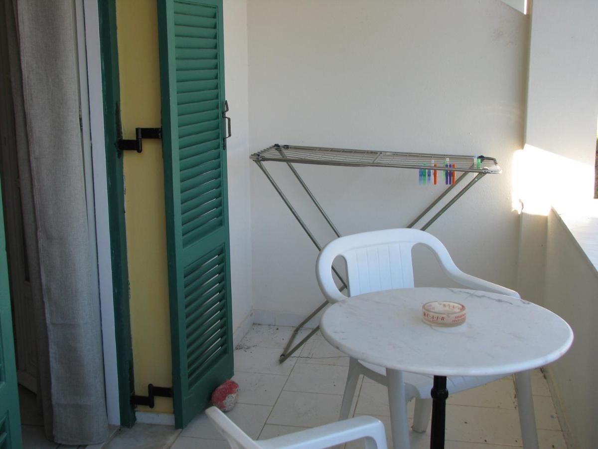 Dolphin Apt & Studios -Next To The Beach 罗达 外观 照片