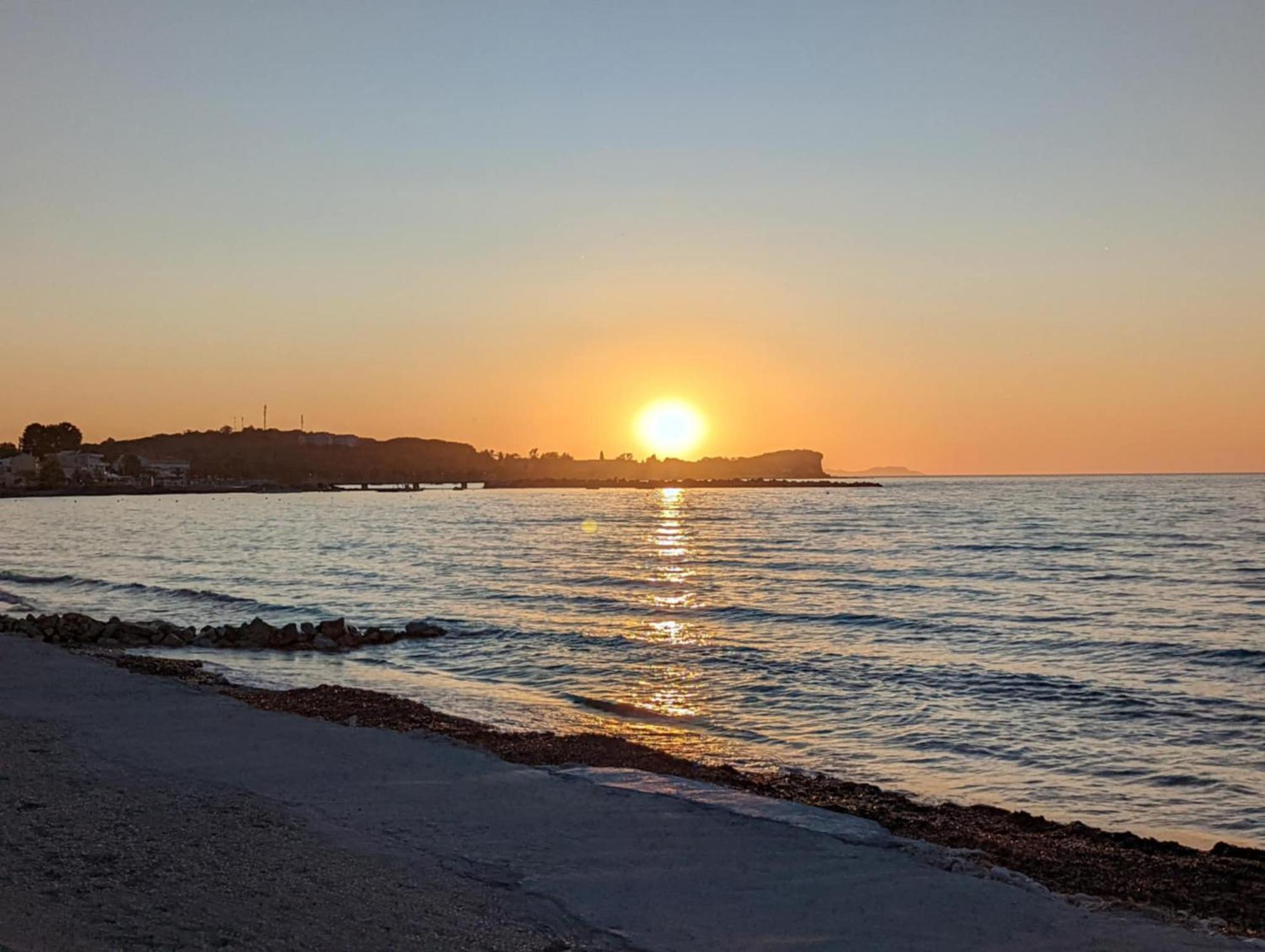 Dolphin Apt & Studios -Next To The Beach 罗达 外观 照片